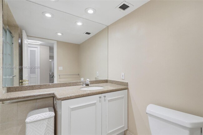 Building Photo - 2100 S Ocean Ln