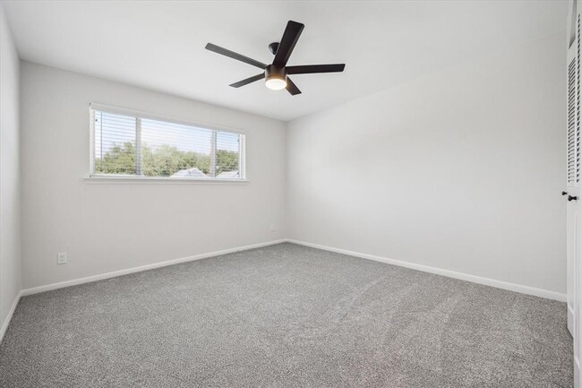 Building Photo - 2315 Triway Ln