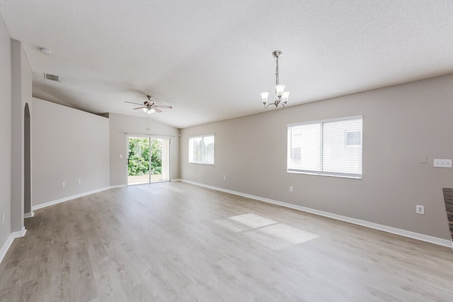 Building Photo - 12926 Fieldmoor Ct