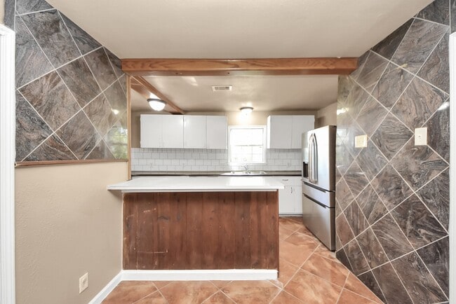 Building Photo - 2510 Delaware Ave