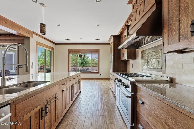 Building Photo - 3123 E Cat Balue Dr