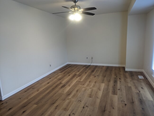 Building Photo - 3312 York Dr