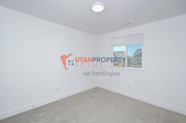 Building Photo - 1316 Dawes Wy