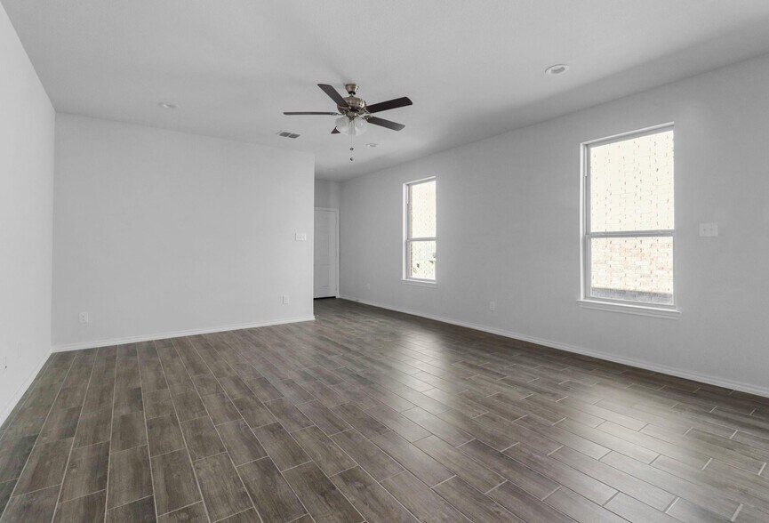 Building Photo - 3308 Dahlia Dr