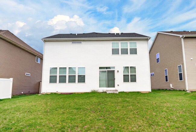 Building Photo - 395 S Pointe Ave