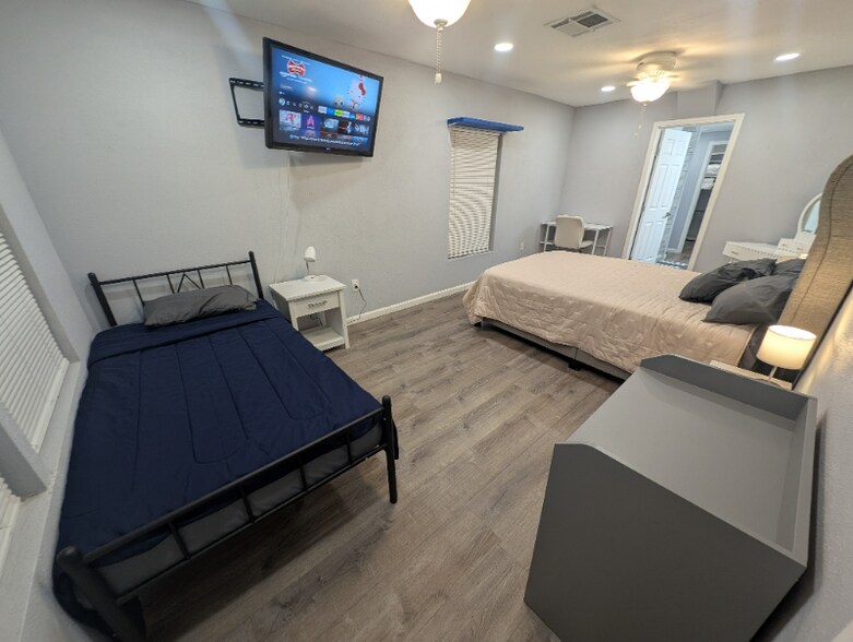 Building Photo - 1303 Colby Ave