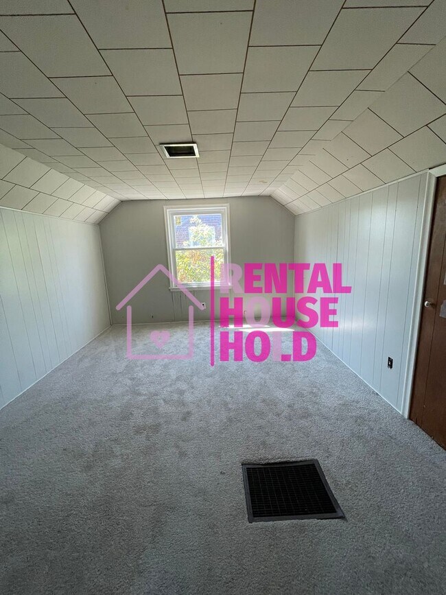 Building Photo - ~3 BEDROOM | 1 BATH | FREE PRE SCREEN