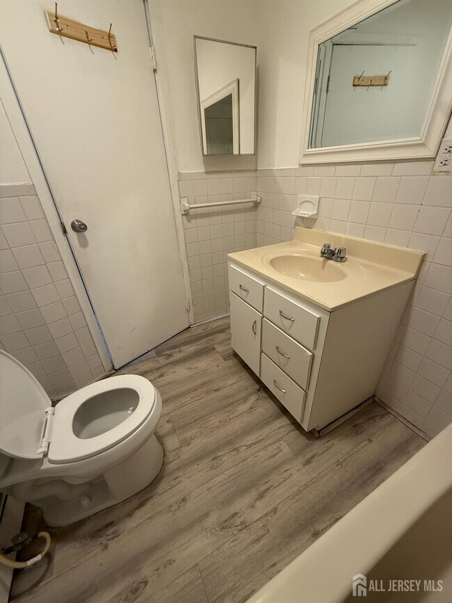 Building Photo - 80 1st St