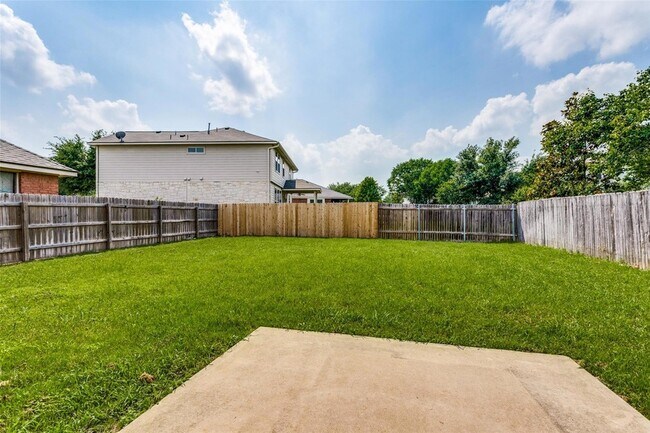 Building Photo - 2813 Kickapoo Cavern Dr