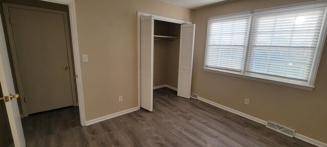 Building Photo - 404 Chapman Ct
