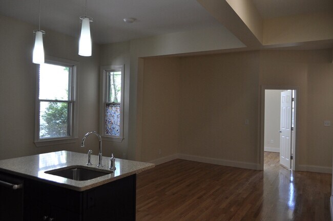 Building Photo - 34 Juniper St