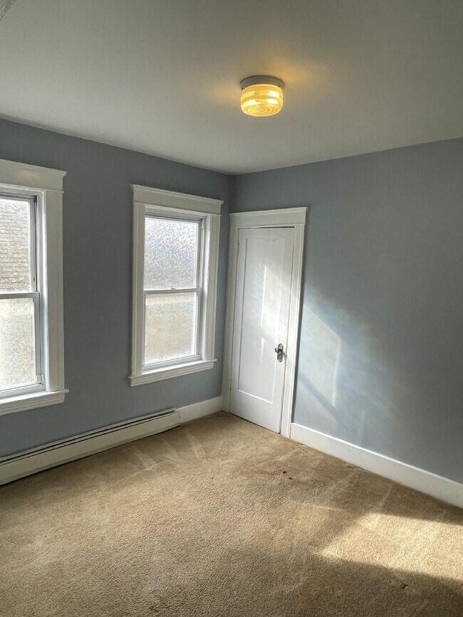 Building Photo - "Charming 3-Bedroom Apartment in Worcester...