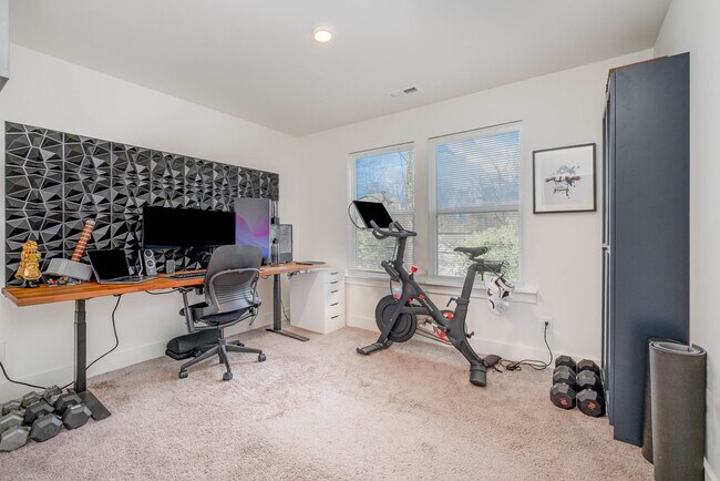 Building Photo - 2703 Wells St