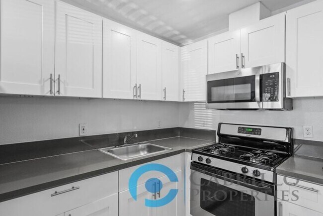 Building Photo - 1307 Division St