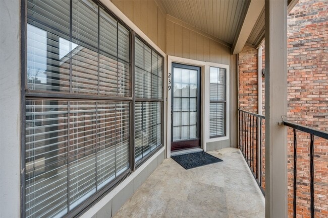 Building Photo - 401 Pebble Way