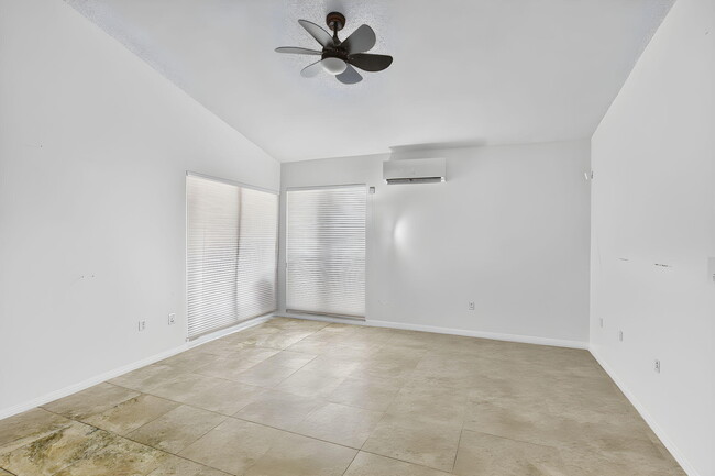 Building Photo - 7690 Solimar Cir