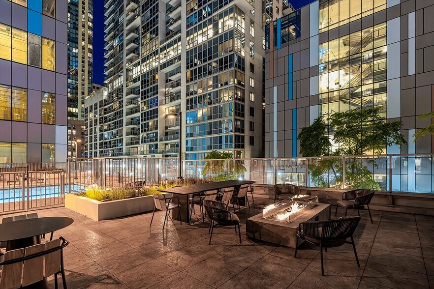 Building Photo - 326 E Wacker Dr