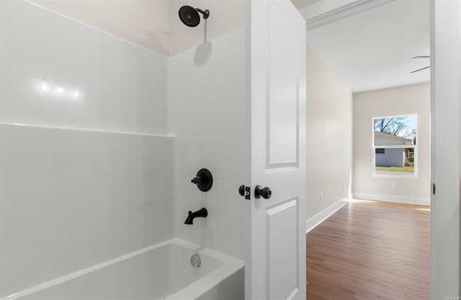 Building Photo - 921 Banner St