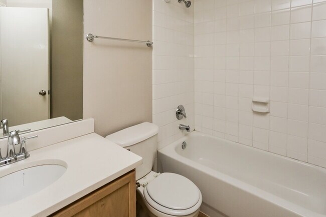 Building Photo - 1009 Chelsea Ln