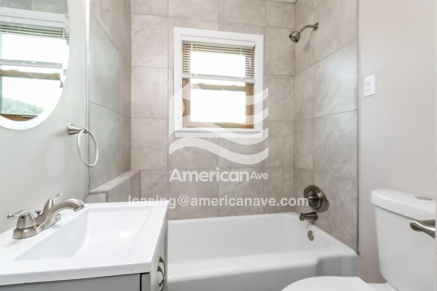 Building Photo - 1753 N Main St