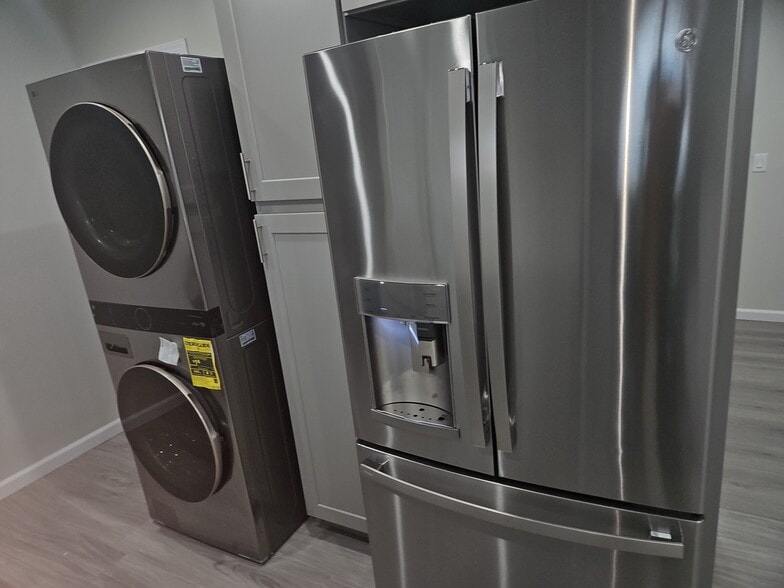 Building Photo - 11645 Pope Ave