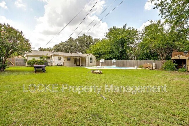 Building Photo - 3524 South Dr