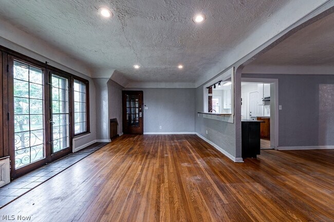 Building Photo - 18405 Newell Rd