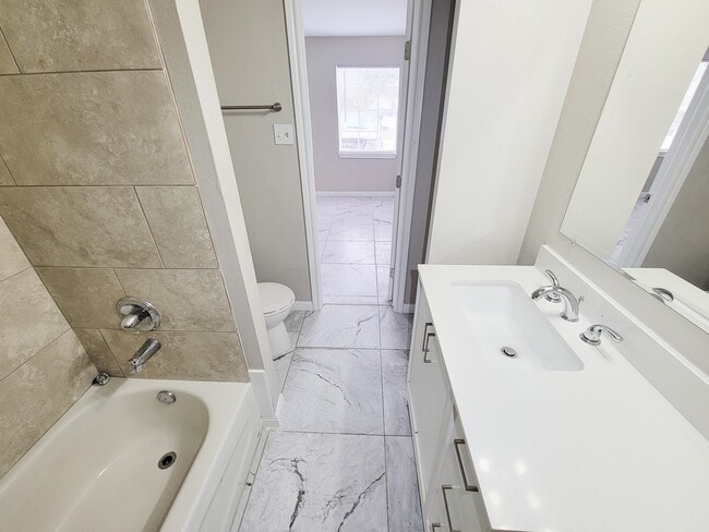 Building Photo - 3206 Lobit Dr