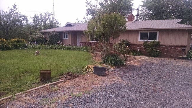 Building Photo - 9785 McAnarlin Ave