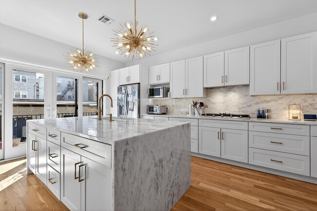 Building Photo - 303 4th St