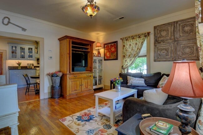 Building Photo - Perfect Furnished Home in Jacksonville!