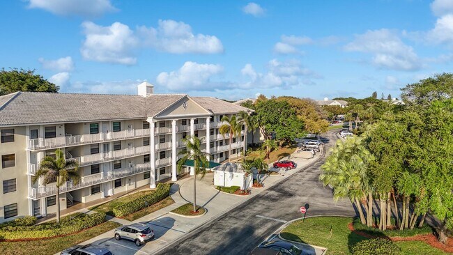 Building Photo - 6121 Balboa Cir