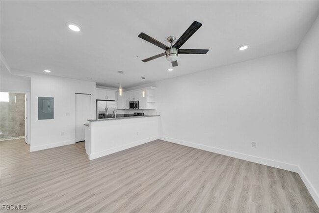 Building Photo - 275 SW 4th St