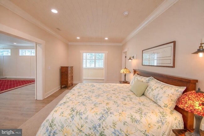 Building Photo - 7918 Bloomfield Rd