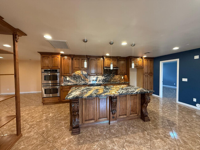 Building Photo - 4028 W Augusta Ave