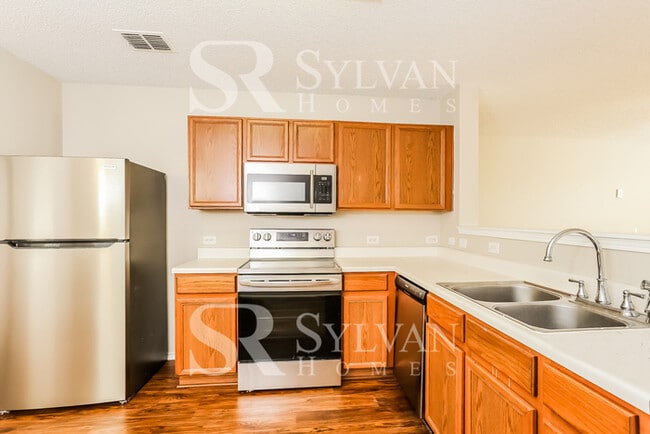 Building Photo - Enjoy living the good life in this 4 bedroom, 2 bathroom home