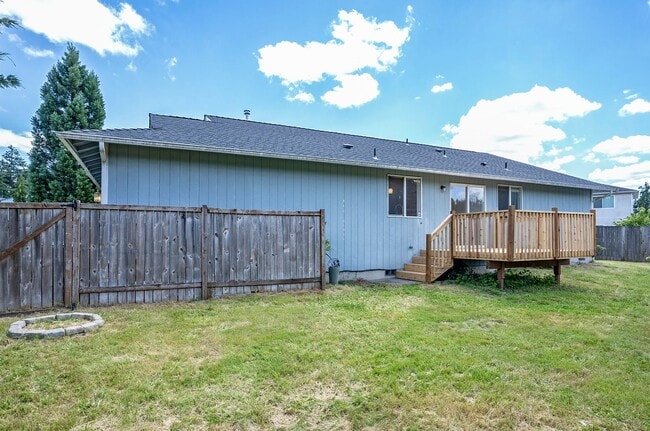 Building Photo - Exquisite 3-bedroom, 2-full bath Home in Puyallup