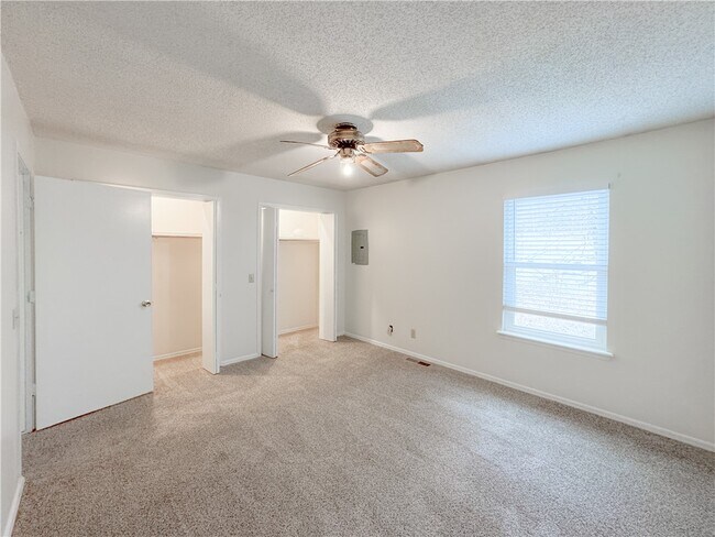 Building Photo - 4114 N Sunflower Cir