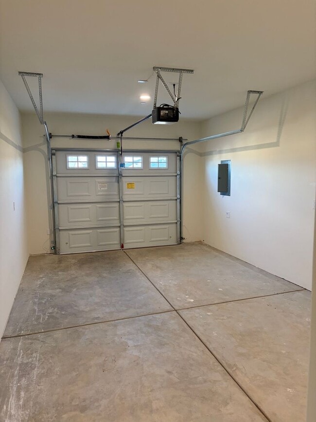 Building Photo - 6003 Cougar Trl