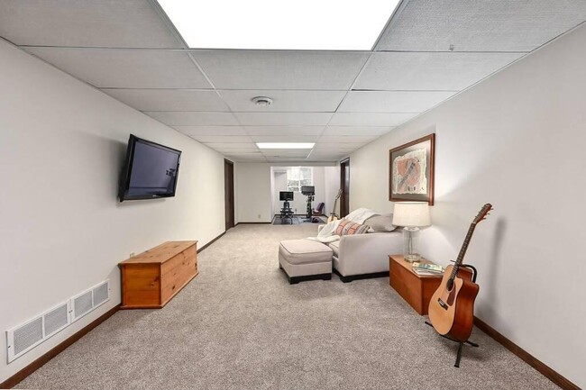 Building Photo - 3545 N Brookfield Rd