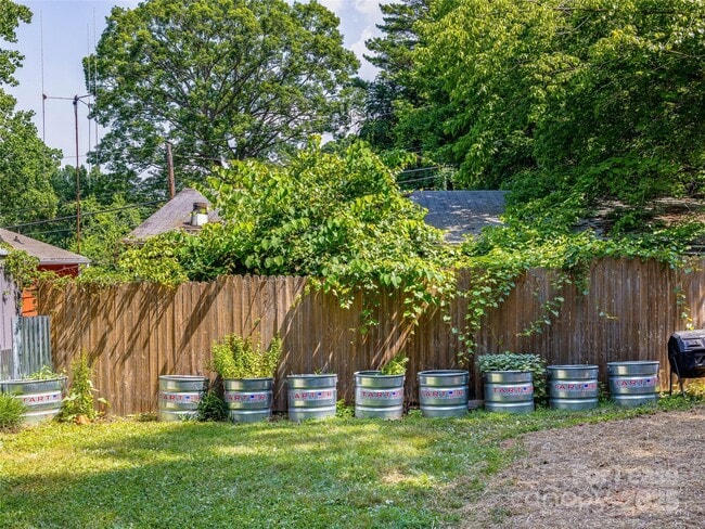 Building Photo - 44 Broadview Ave