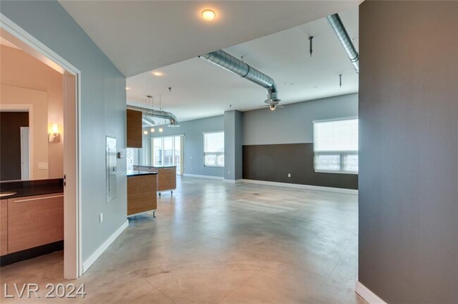 Building Photo - NEWPORT LOFTS--MAGNIFICENT PANORAMIC VIEWS...