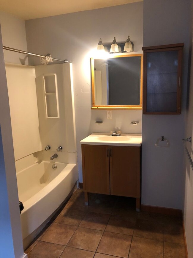 Building Photo - Harrisburg 3 Bedroom 1 Bath, Yard, Parking
