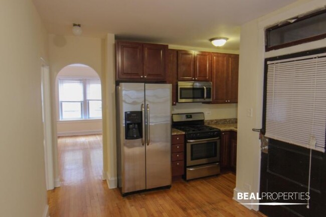 Building Photo - 1 bedroom in CHICAGO IL 60625