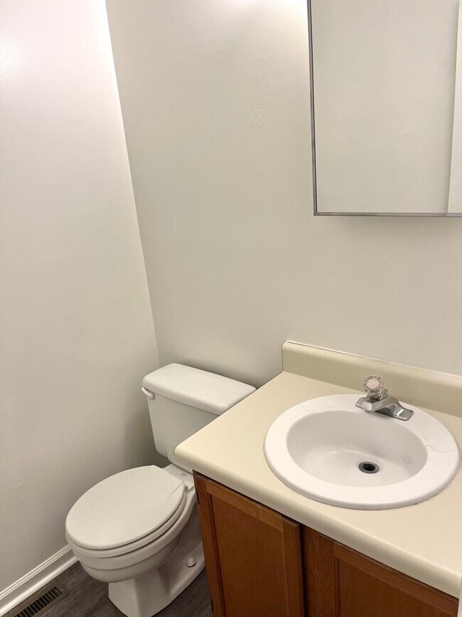 Building Photo - Renovated Home Near Virginia Tech