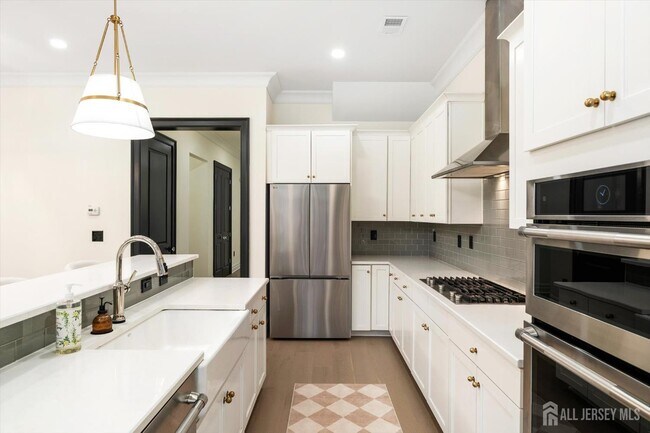 Building Photo - 11 Hamilton Dr