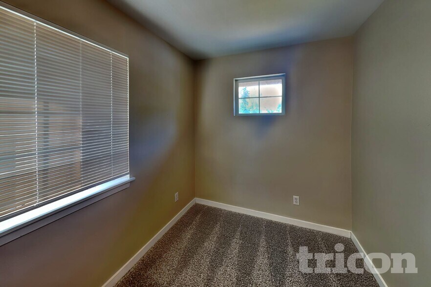 Building Photo - 15807 83 Ave E