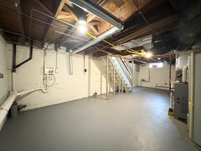 Building Photo - 2 Bedroom Townhome.