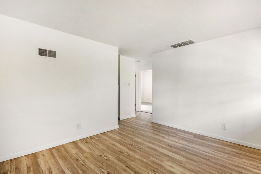 Building Photo - Kingston Apartments