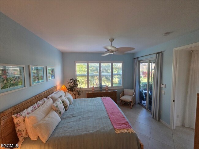 Building Photo - 10640 Camarelle Cir